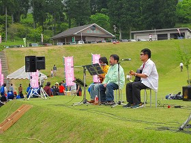 おっぱい祭りバンド演奏